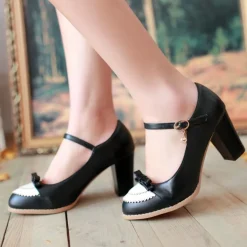 Elegant Lace Pumps