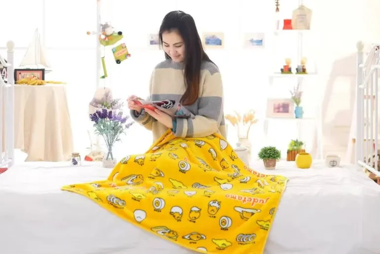 Happy Egg Blanket
