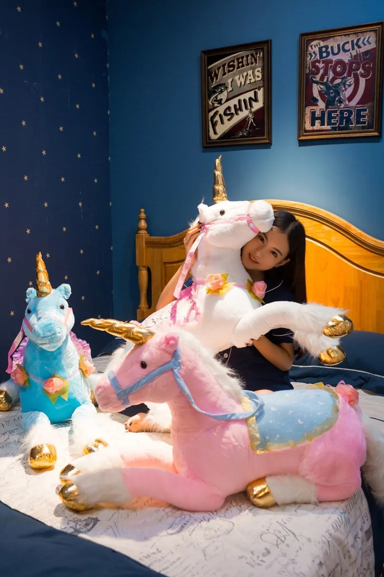 Jumbo Riding Unicorn (3 Colors)
