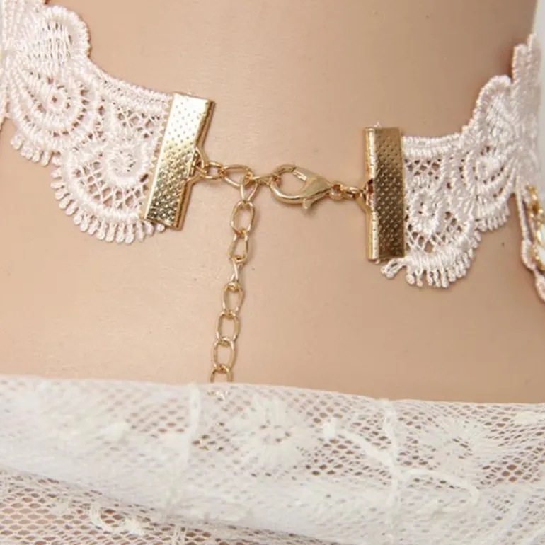 Lady In Lace Collar