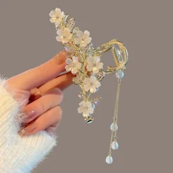 Pearl Floral Hair Claw Clip