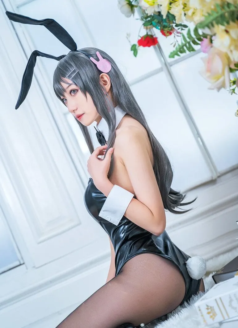 Suited Up Bunny Outfit (Mai Sakurajima)