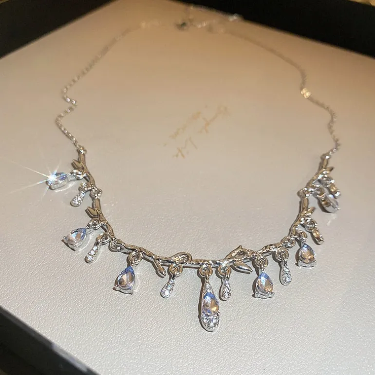Teardrop Layered Pearl Choker