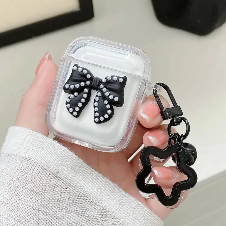 White Heart AirPods Case and Chain
