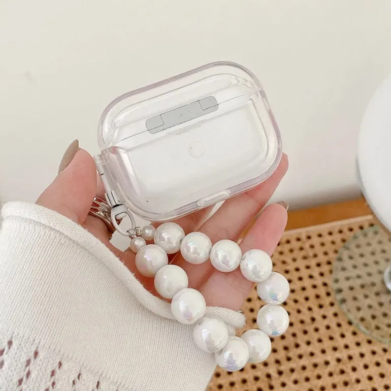 White Heart AirPods Case and Chain